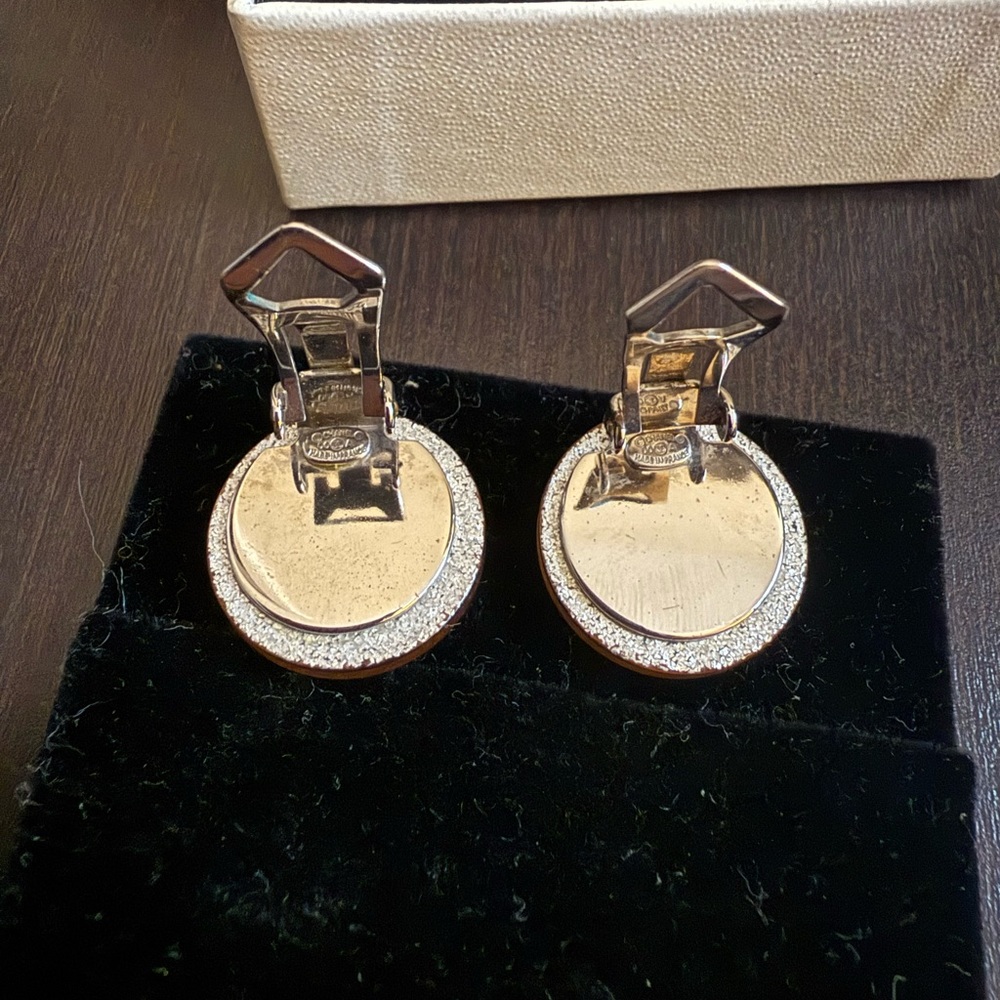 Chanel Gold CC Earrings - Picture 4 of 10